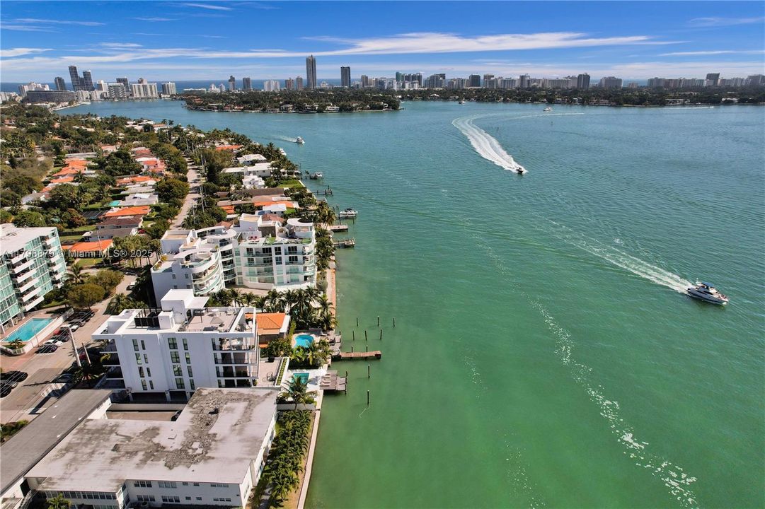 En Venta: $3,699,000 (3 camas, 3 baños, 2210 Pies cuadrados)