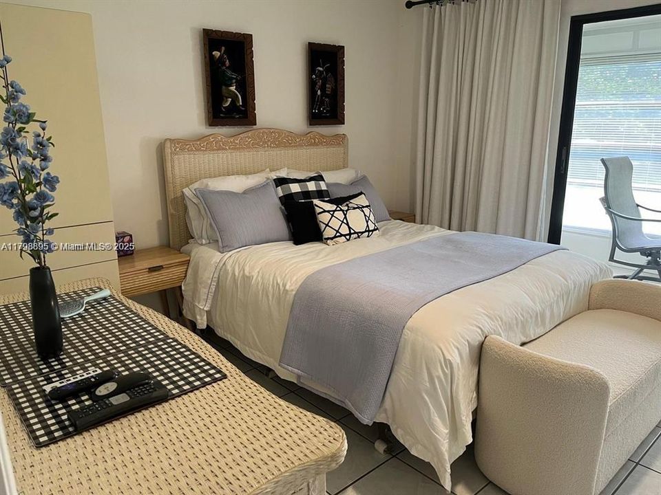 Active With Contract: $1,450 (1 beds, 1 baths, 585 Square Feet)
