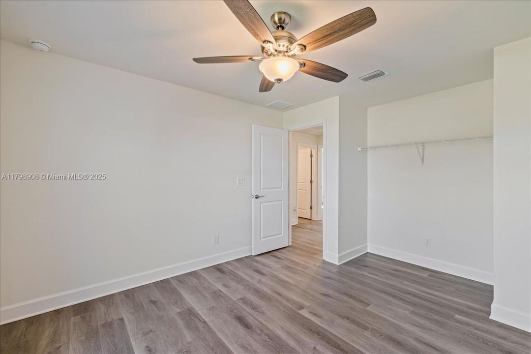 合同活跃: $437,990 (4 贝兹, 3 浴室, 1767 平方英尺)