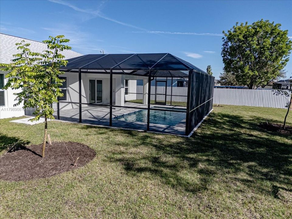 合同活跃: $437,990 (4 贝兹, 3 浴室, 1767 平方英尺)