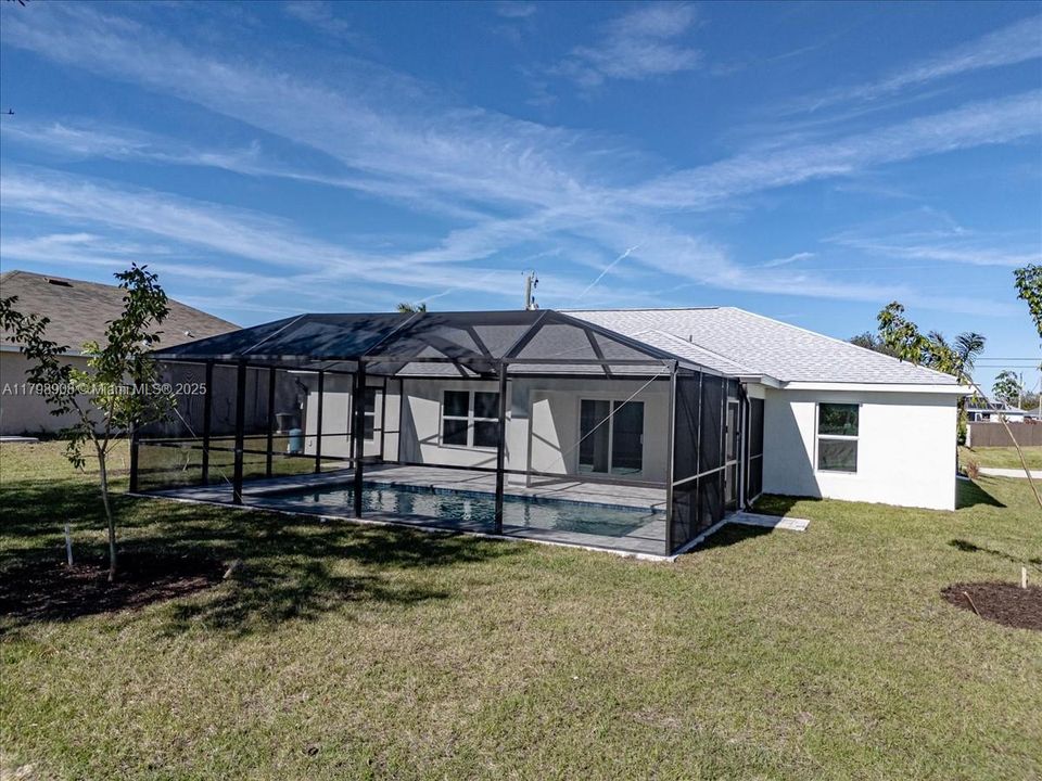 合同活跃: $437,990 (4 贝兹, 3 浴室, 1767 平方英尺)