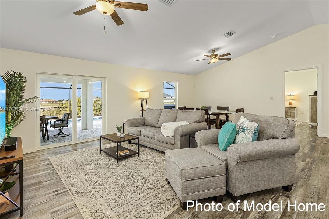 合同活跃: $437,990 (4 贝兹, 3 浴室, 1767 平方英尺)