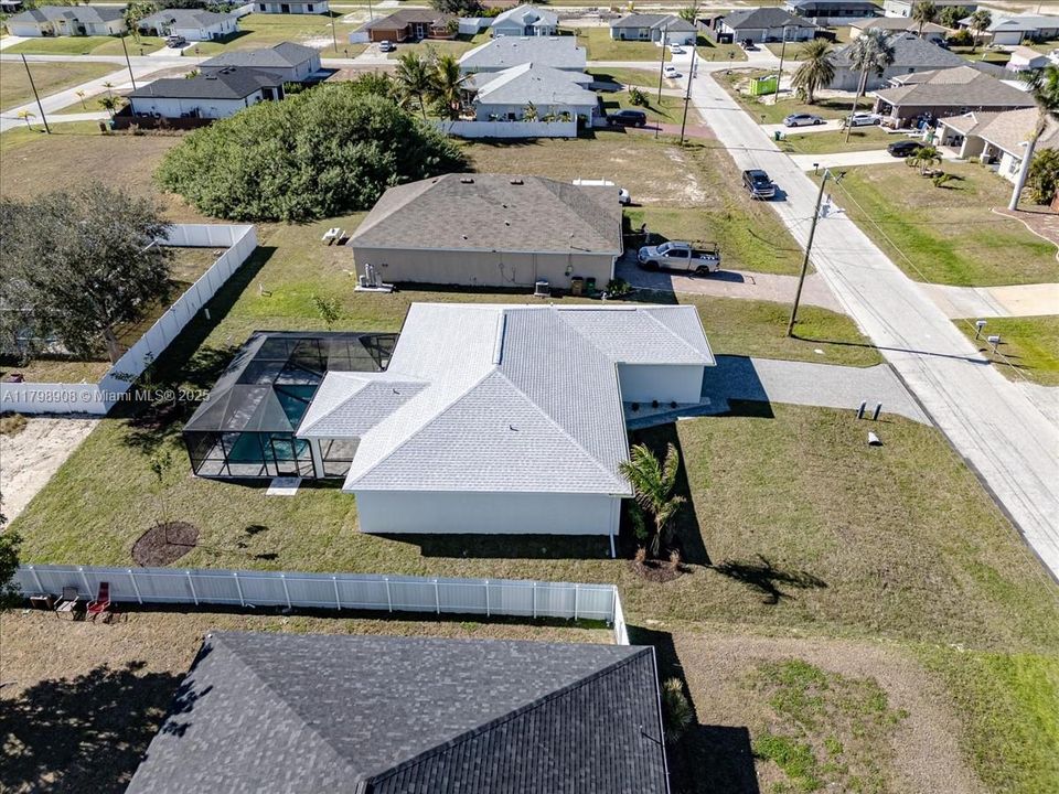 合同活跃: $437,990 (4 贝兹, 3 浴室, 1767 平方英尺)