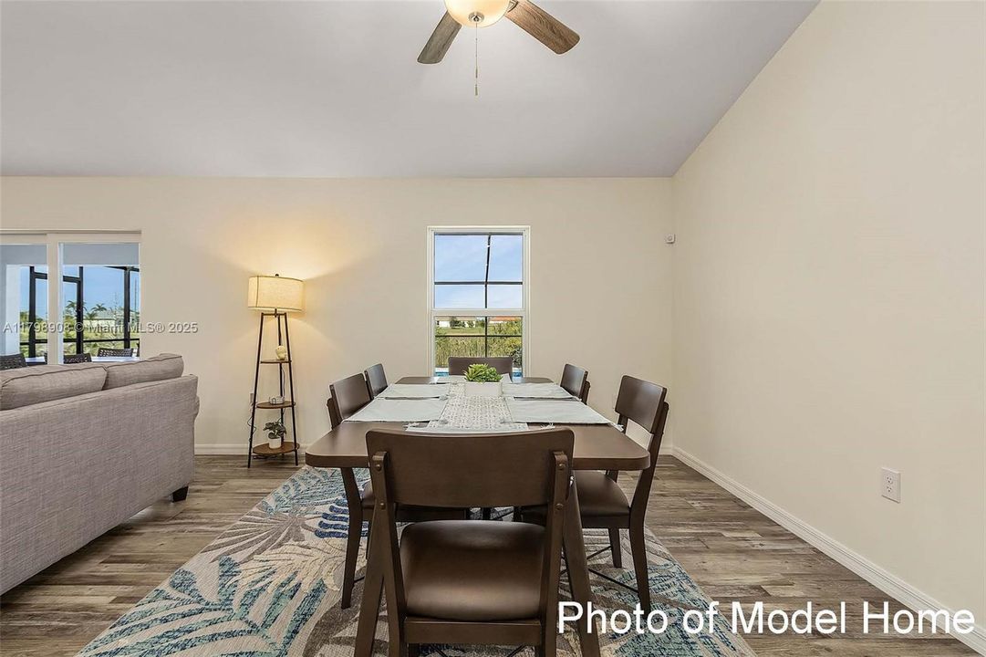 合同活跃: $437,990 (4 贝兹, 3 浴室, 1767 平方英尺)