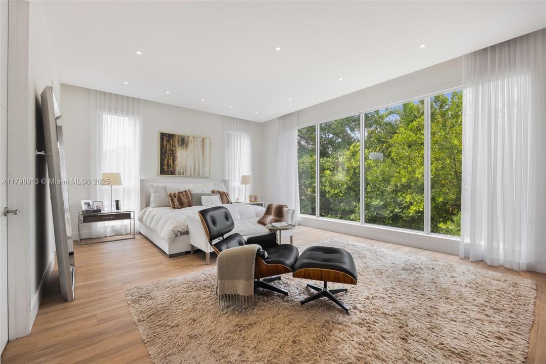 最近售出: $2,450,000 (4 贝兹, 3 浴室, 3407 平方英尺)