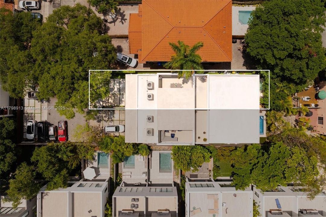 最近售出: $2,450,000 (4 贝兹, 3 浴室, 3407 平方英尺)