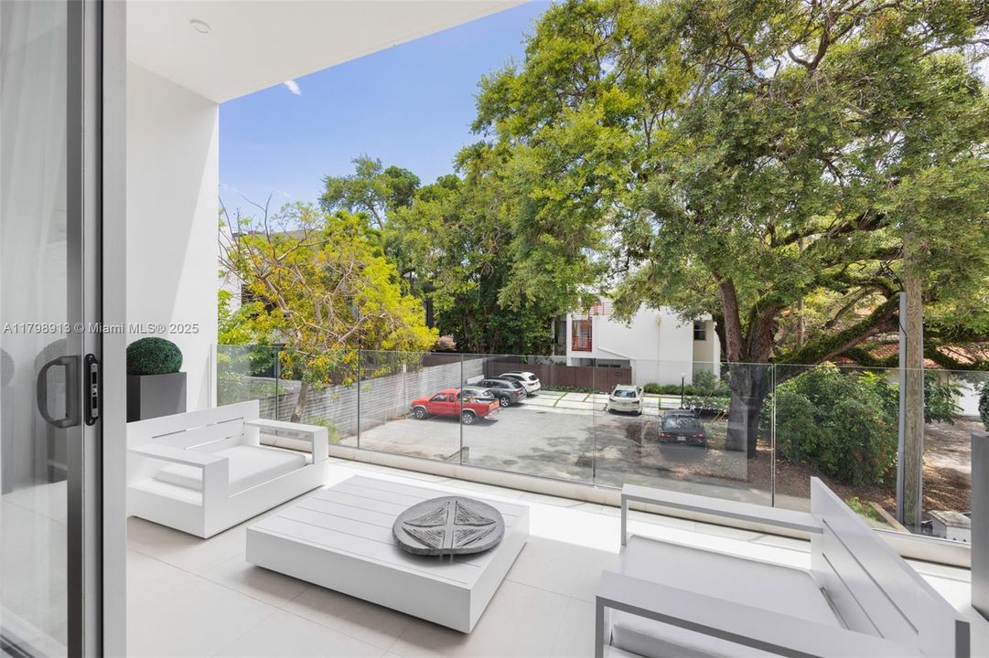 最近售出: $2,450,000 (4 贝兹, 3 浴室, 3407 平方英尺)