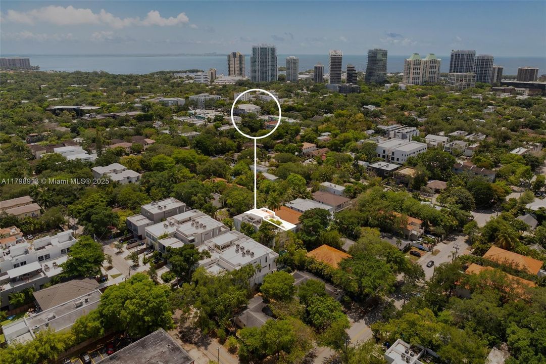 最近售出: $2,450,000 (4 贝兹, 3 浴室, 3407 平方英尺)