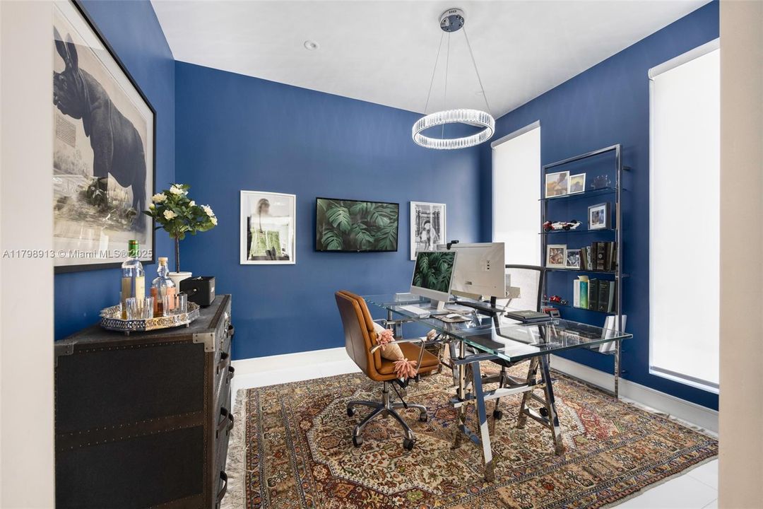 最近售出: $2,450,000 (4 贝兹, 3 浴室, 3407 平方英尺)