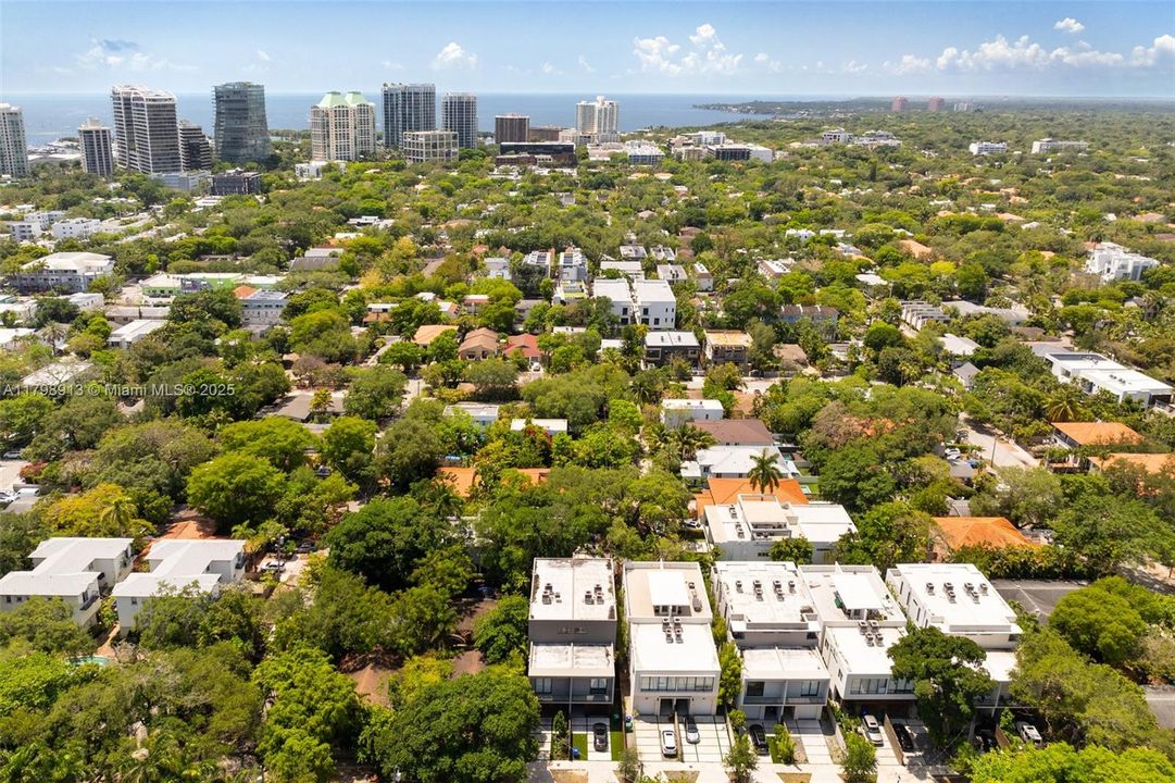 最近售出: $2,450,000 (4 贝兹, 3 浴室, 3407 平方英尺)