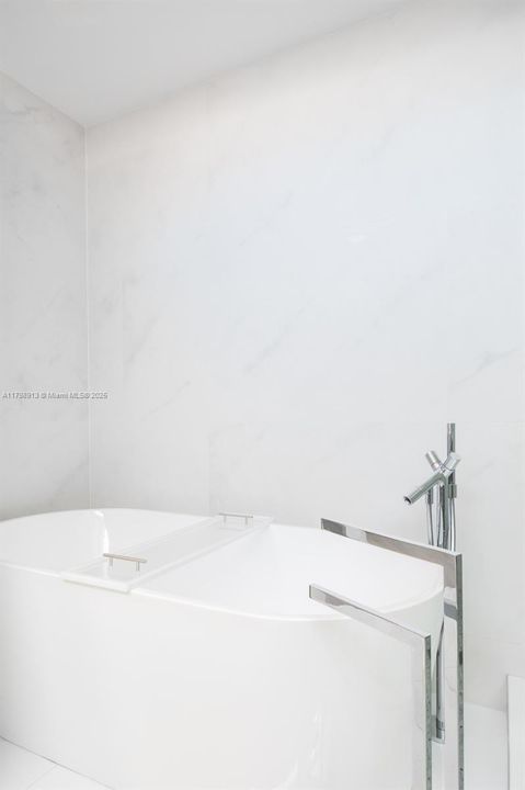 最近售出: $2,450,000 (4 贝兹, 3 浴室, 3407 平方英尺)