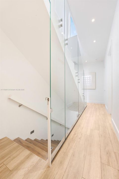 最近售出: $2,450,000 (4 贝兹, 3 浴室, 3407 平方英尺)