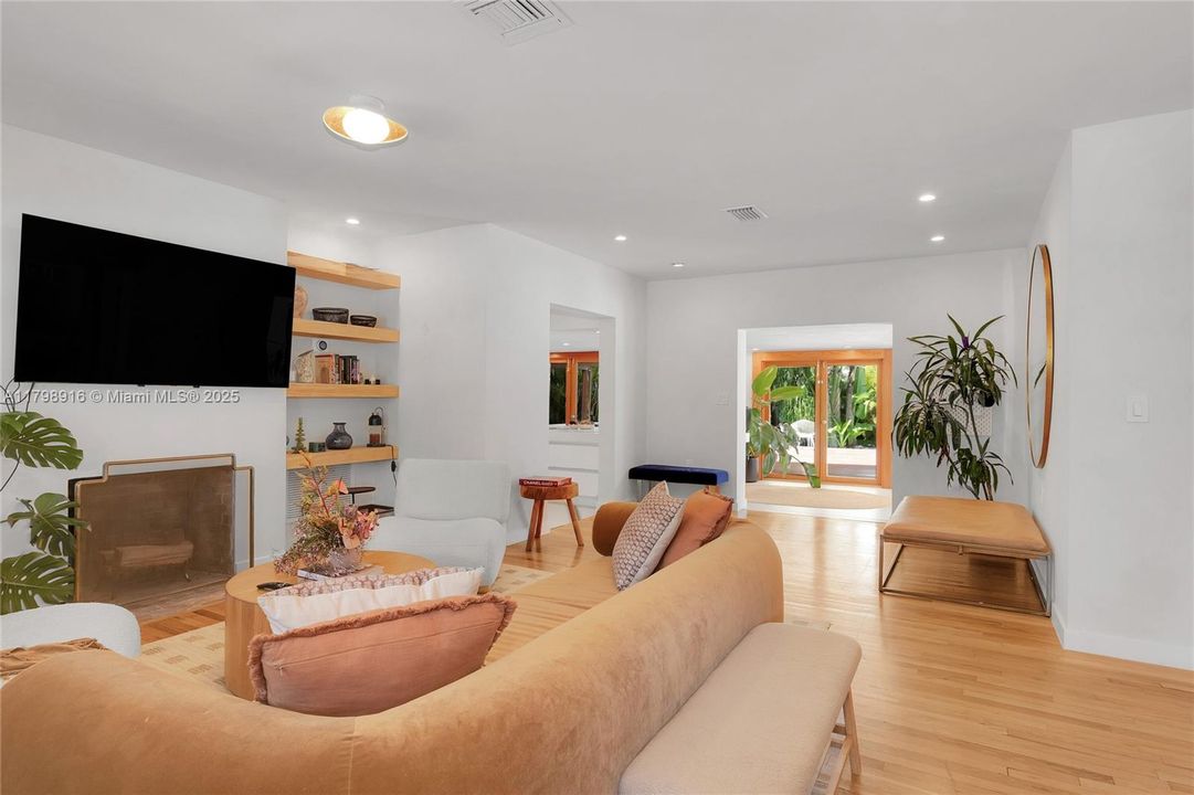 Недавно продано: $2,495,000 (3 спален, 4 ванн, 2076 Квадратных фут)