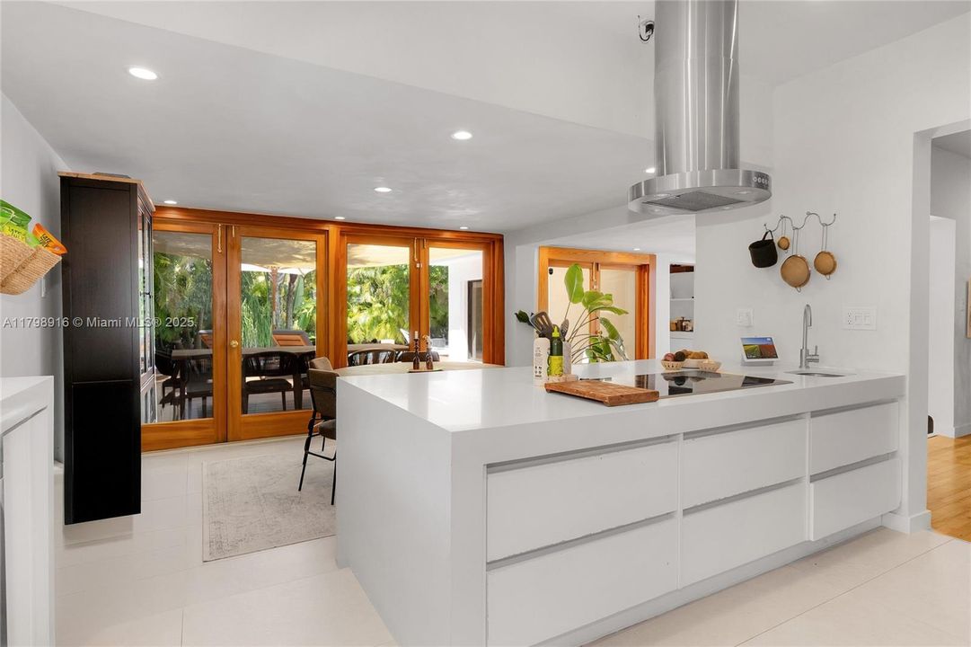 Недавно продано: $2,495,000 (3 спален, 4 ванн, 2076 Квадратных фут)