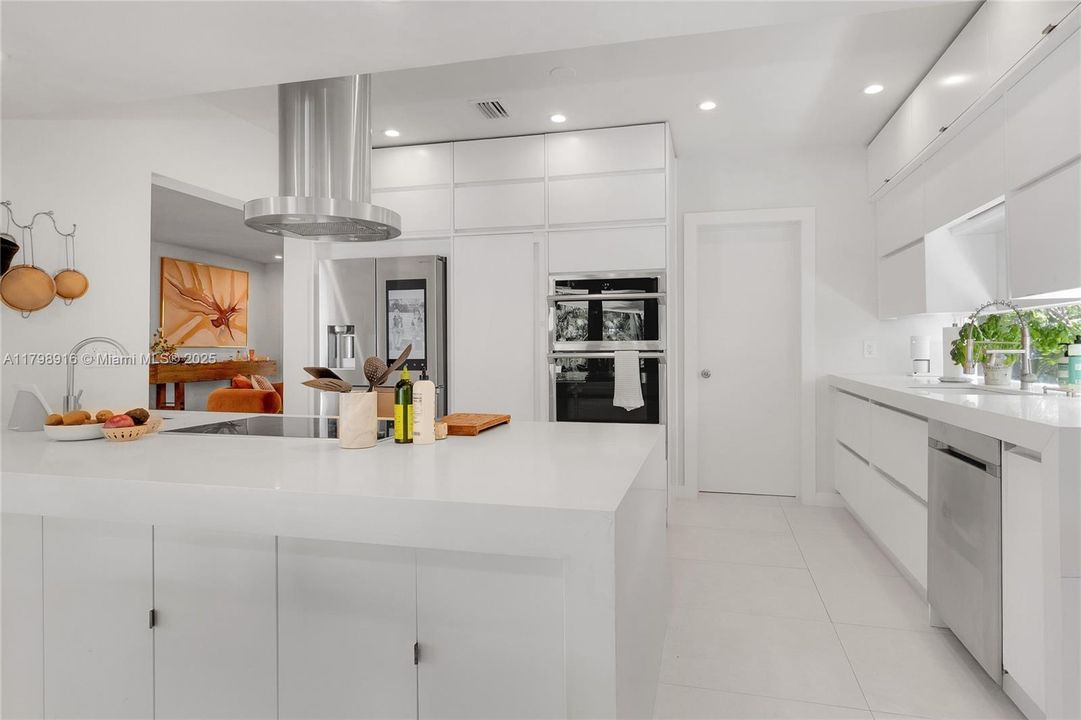 Недавно продано: $2,495,000 (3 спален, 4 ванн, 2076 Квадратных фут)