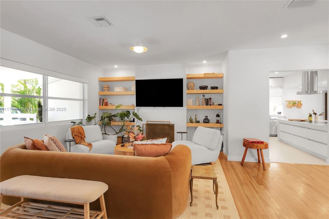 Недавно продано: $2,495,000 (3 спален, 4 ванн, 2076 Квадратных фут)