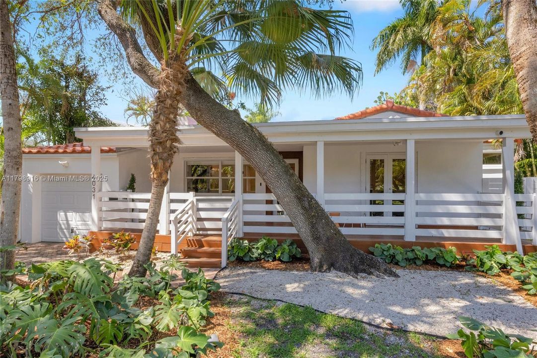 Недавно продано: $2,495,000 (3 спален, 4 ванн, 2076 Квадратных фут)