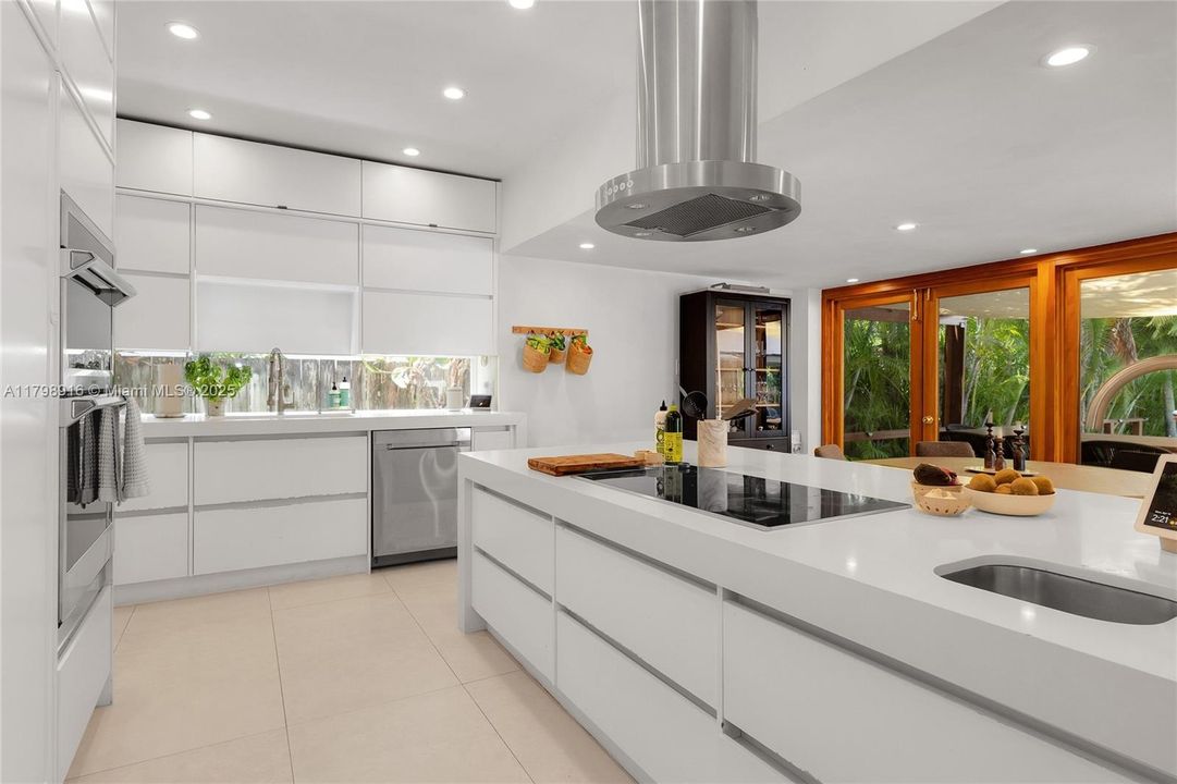 Недавно продано: $2,495,000 (3 спален, 4 ванн, 2076 Квадратных фут)