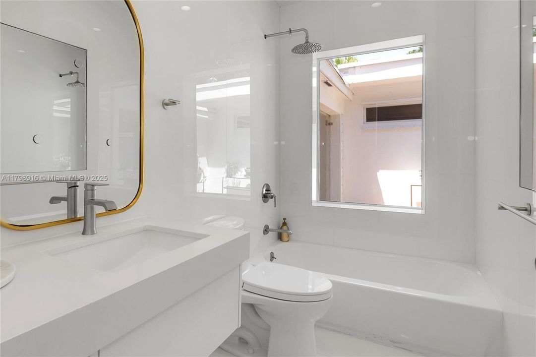 Недавно продано: $2,495,000 (3 спален, 4 ванн, 2076 Квадратных фут)