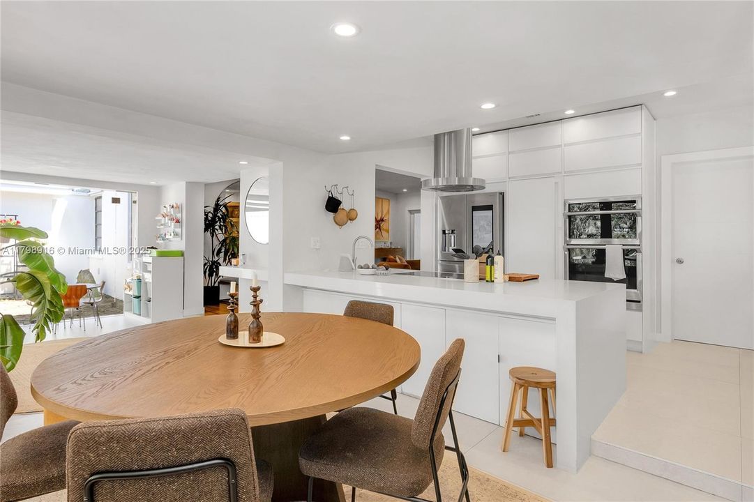 Недавно продано: $2,495,000 (3 спален, 4 ванн, 2076 Квадратных фут)