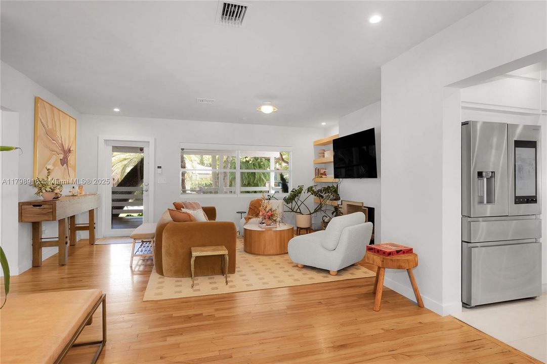 Недавно продано: $2,495,000 (3 спален, 4 ванн, 2076 Квадратных фут)