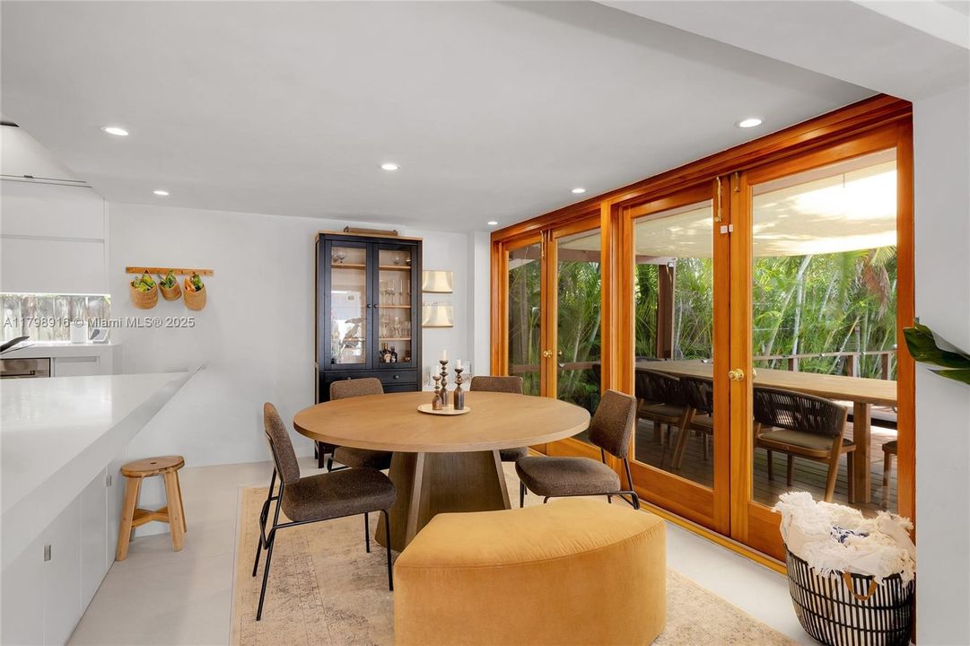 Недавно продано: $2,495,000 (3 спален, 4 ванн, 2076 Квадратных фут)