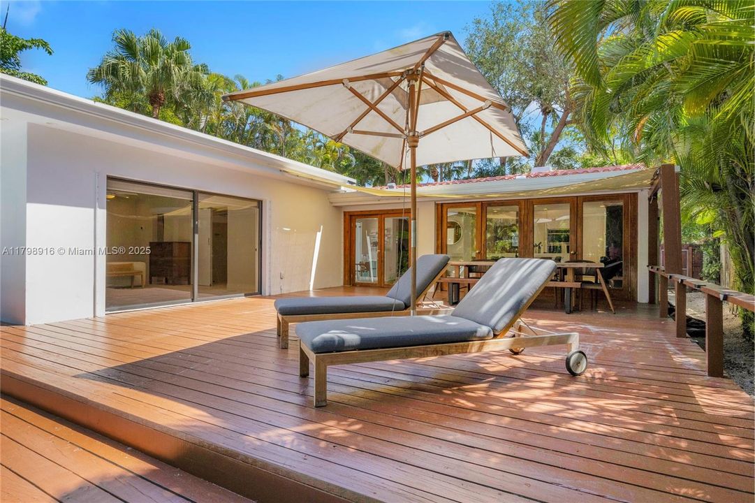 Недавно продано: $2,495,000 (3 спален, 4 ванн, 2076 Квадратных фут)