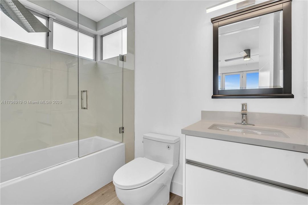 Под контрактом: $2,150,000 (5 спален, 7 ванн, 0 Квадратных фут)