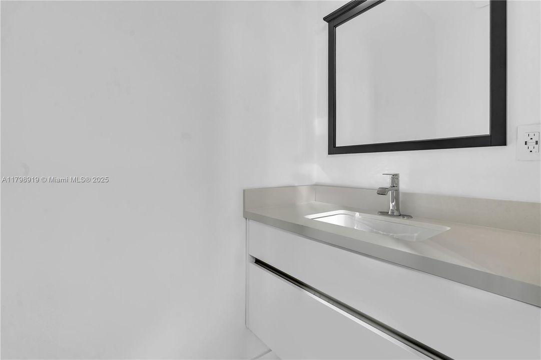 Под контрактом: $2,150,000 (5 спален, 7 ванн, 0 Квадратных фут)