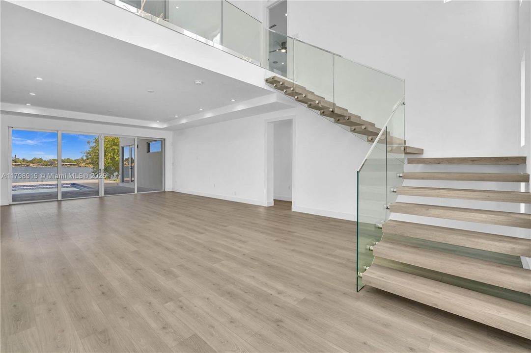 Под контрактом: $2,150,000 (5 спален, 7 ванн, 0 Квадратных фут)