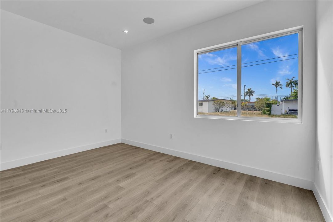 Под контрактом: $2,150,000 (5 спален, 7 ванн, 0 Квадратных фут)