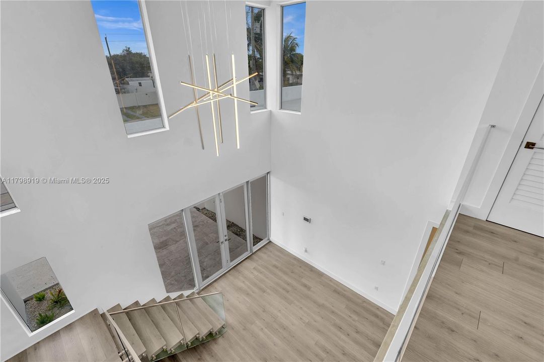 Под контрактом: $2,150,000 (5 спален, 7 ванн, 0 Квадратных фут)