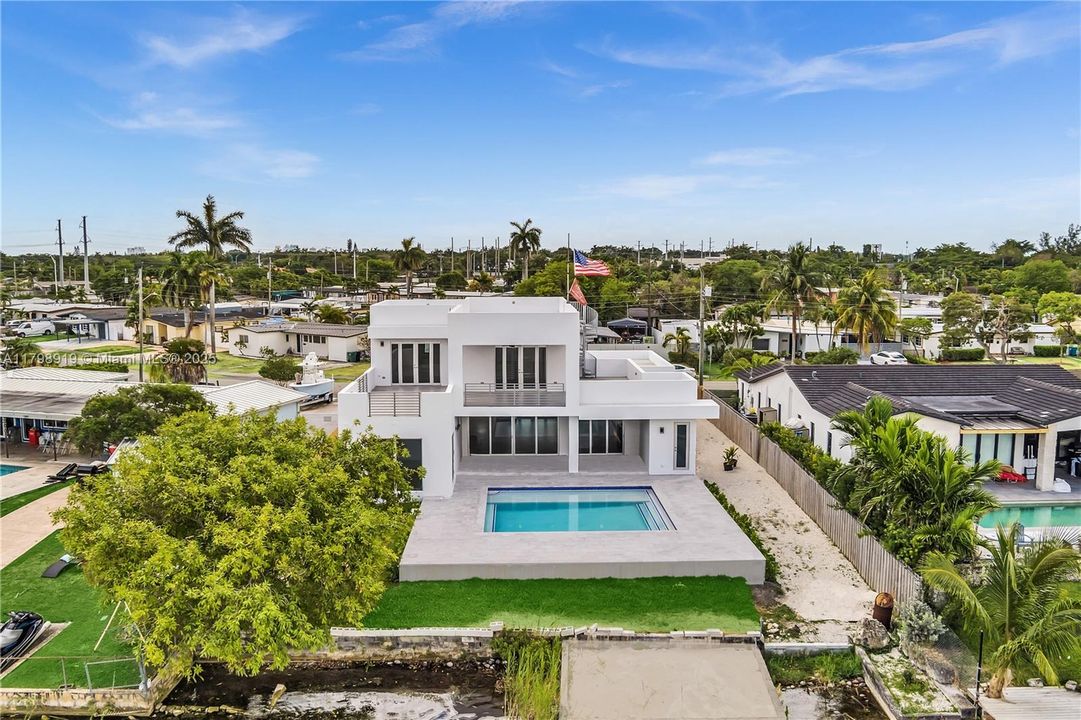 Под контрактом: $2,150,000 (5 спален, 7 ванн, 0 Квадратных фут)