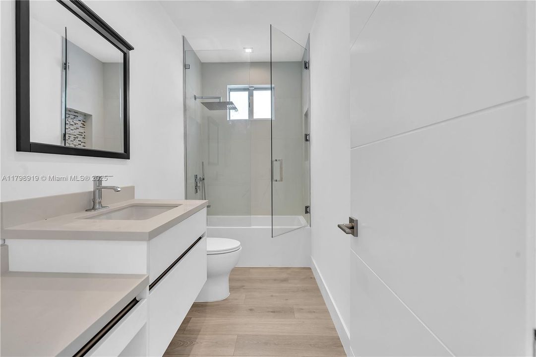 Под контрактом: $2,150,000 (5 спален, 7 ванн, 0 Квадратных фут)