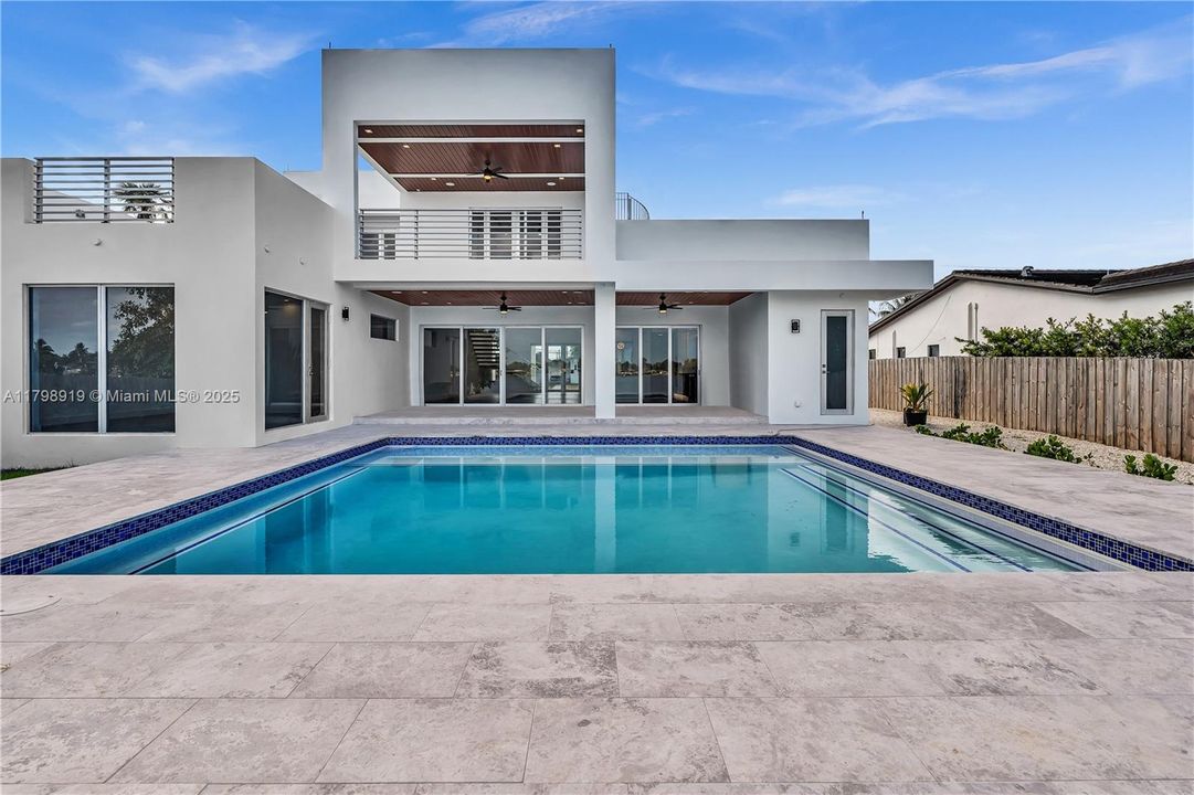 Под контрактом: $2,150,000 (5 спален, 7 ванн, 0 Квадратных фут)