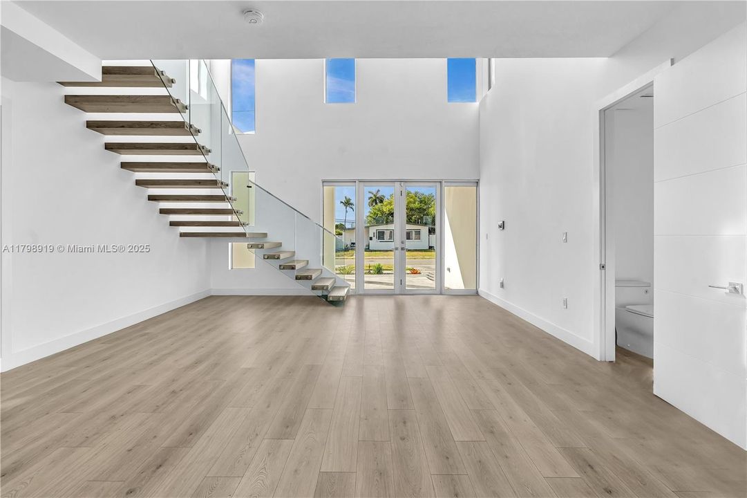 Под контрактом: $2,150,000 (5 спален, 7 ванн, 0 Квадратных фут)