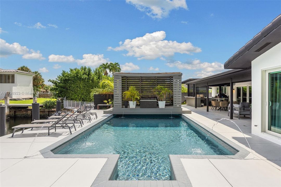 For Sale: $2,995,000 (3 beds, 2 baths, 2167 Square Feet)