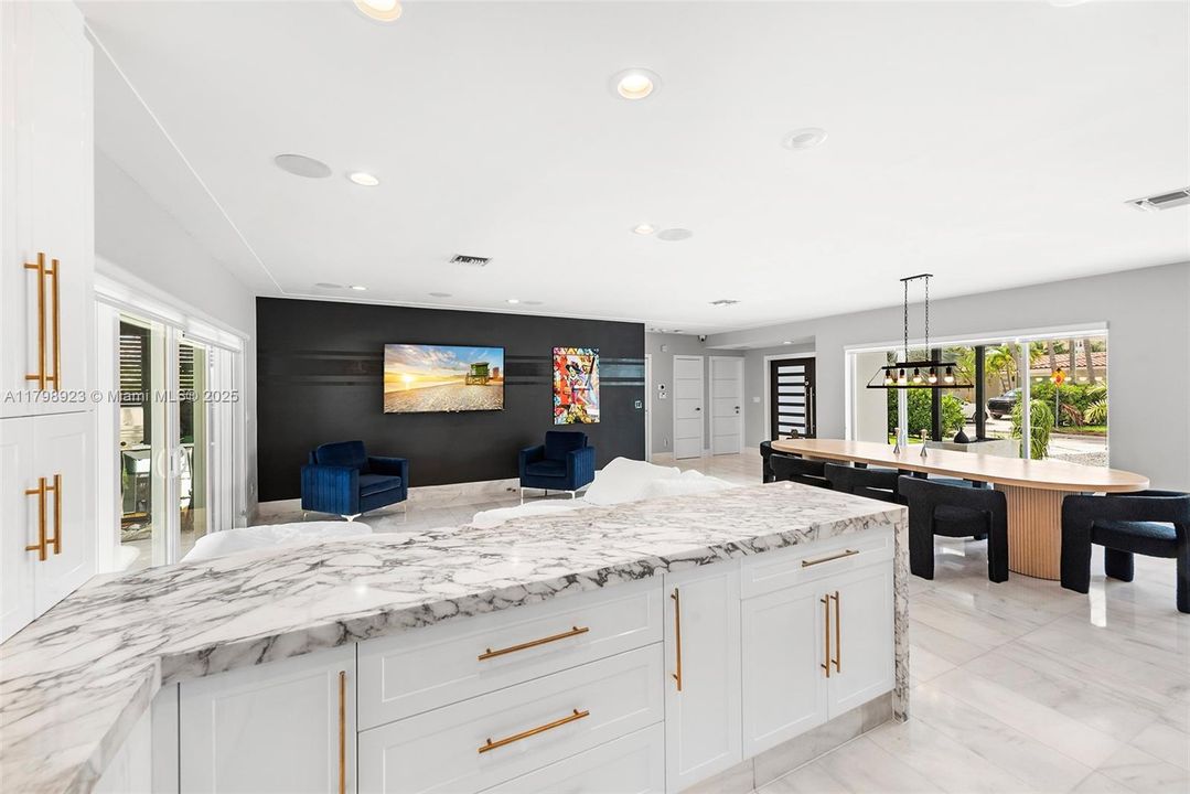 For Sale: $2,995,000 (3 beds, 2 baths, 2167 Square Feet)