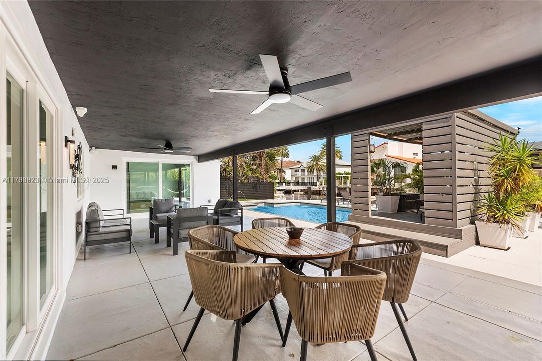 For Sale: $2,995,000 (3 beds, 2 baths, 2167 Square Feet)