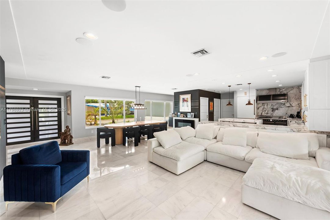 For Sale: $2,995,000 (3 beds, 2 baths, 2167 Square Feet)