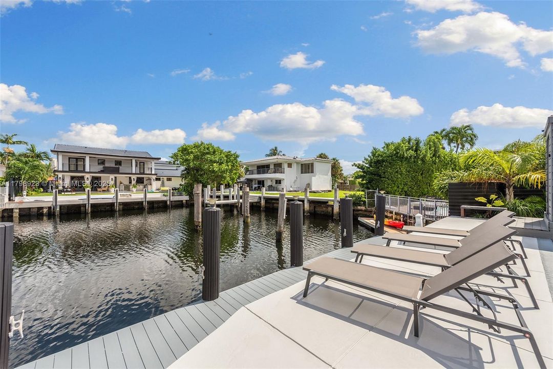 For Sale: $2,995,000 (3 beds, 2 baths, 2167 Square Feet)