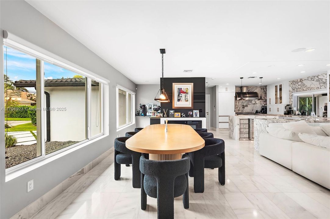 For Sale: $2,995,000 (3 beds, 2 baths, 2167 Square Feet)