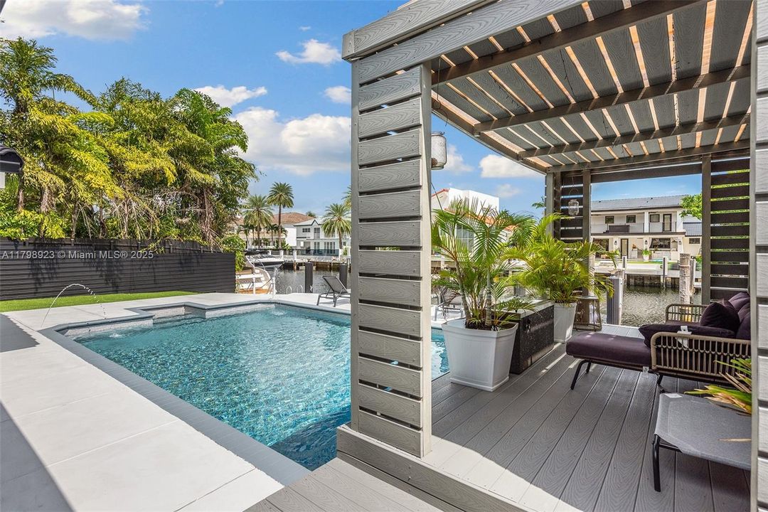 For Sale: $2,995,000 (3 beds, 2 baths, 2167 Square Feet)