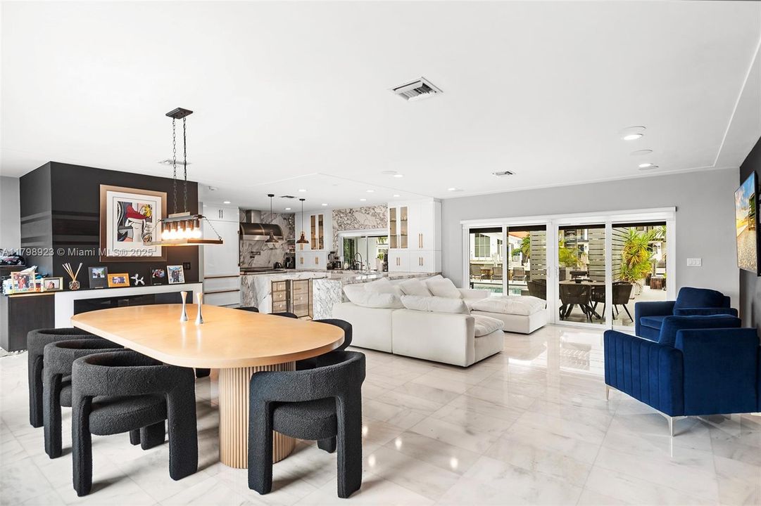 For Sale: $2,995,000 (3 beds, 2 baths, 2167 Square Feet)