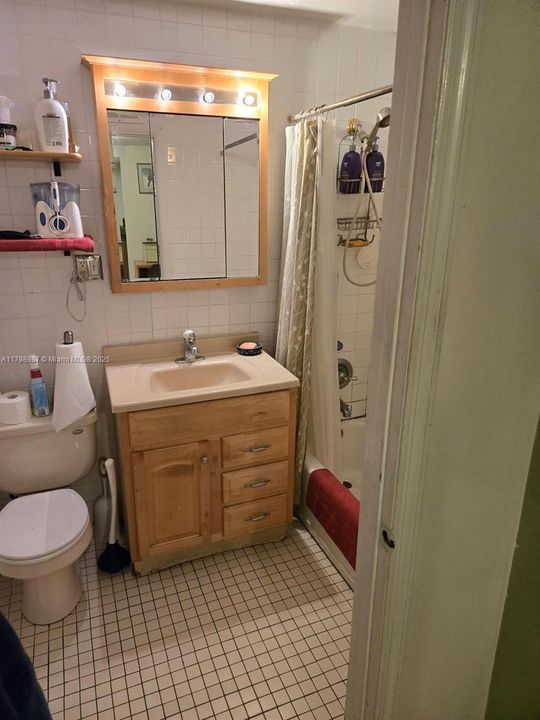 Недавно продано: $348,000 (2 спален, 1 ванн, 972 Квадратных фут)