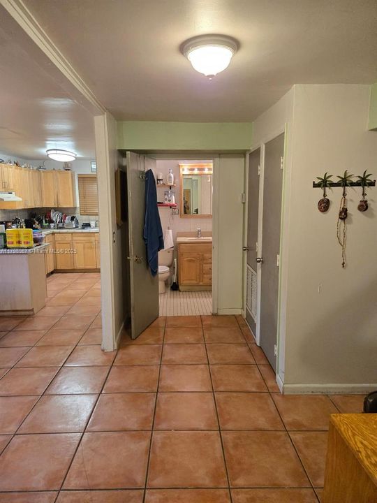 Недавно продано: $348,000 (2 спален, 1 ванн, 972 Квадратных фут)