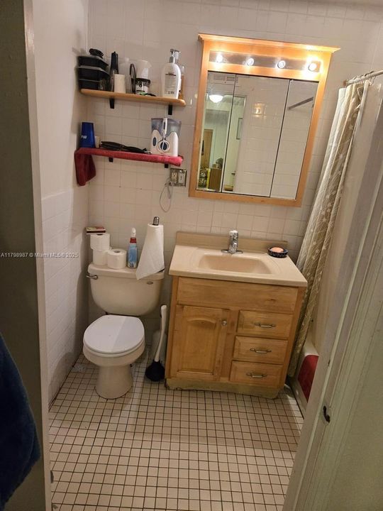 Недавно продано: $348,000 (2 спален, 1 ванн, 972 Квадратных фут)