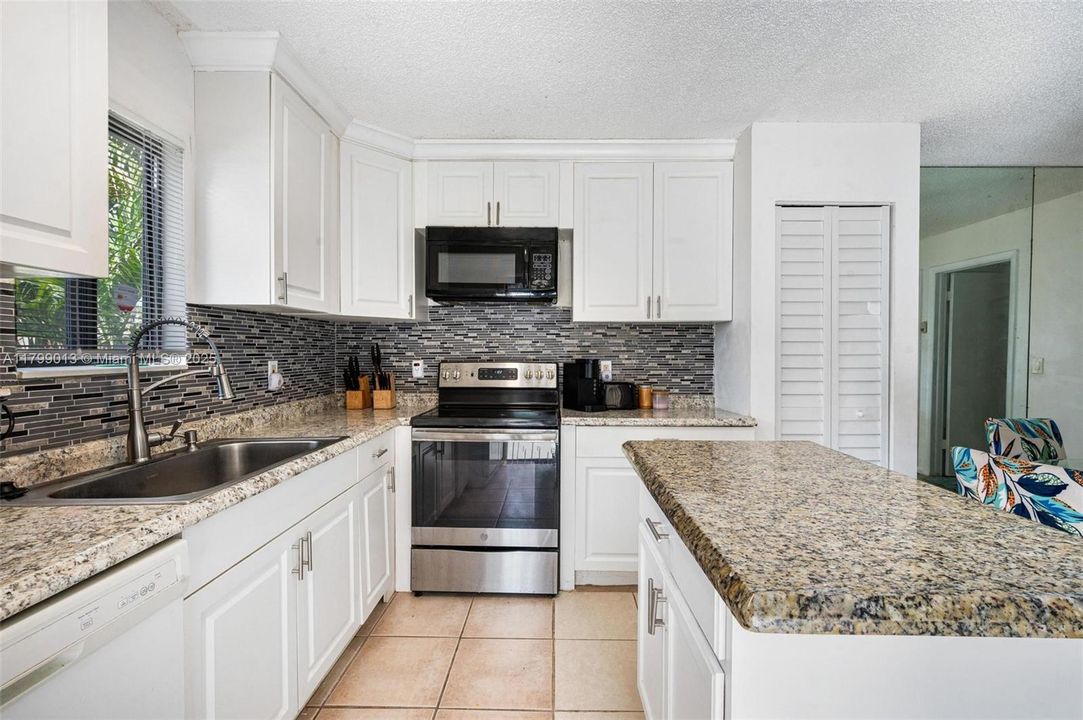 En Venta: $315,000 (3 camas, 2 baños, 1500 Pies cuadrados)