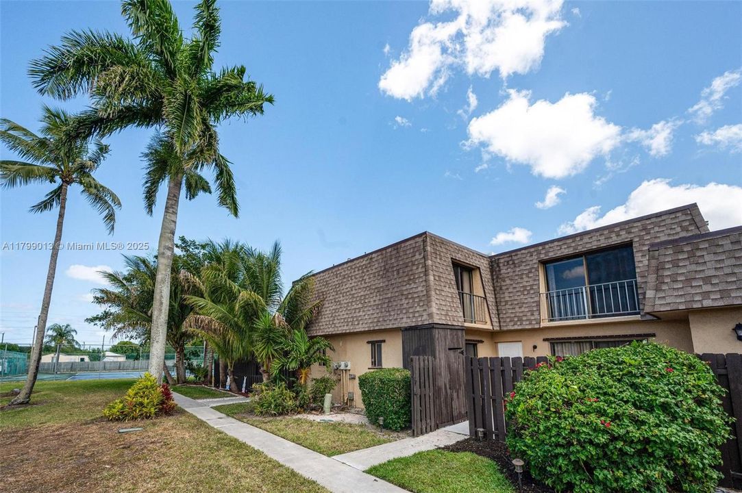 En Venta: $315,000 (3 camas, 2 baños, 1500 Pies cuadrados)