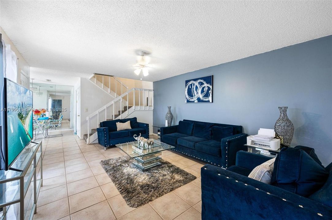 En Venta: $315,000 (3 camas, 2 baños, 1500 Pies cuadrados)